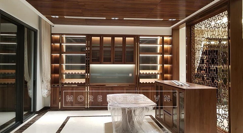 Mẫu tủ bếp hiện đại gỗ óc chó cao cấp là sự lựa chọn lý tưởng cho những gia đình có khoảng bếp rộng rãi, sang trọng. Thiết kế và sản xuất tủ bếp đẹp