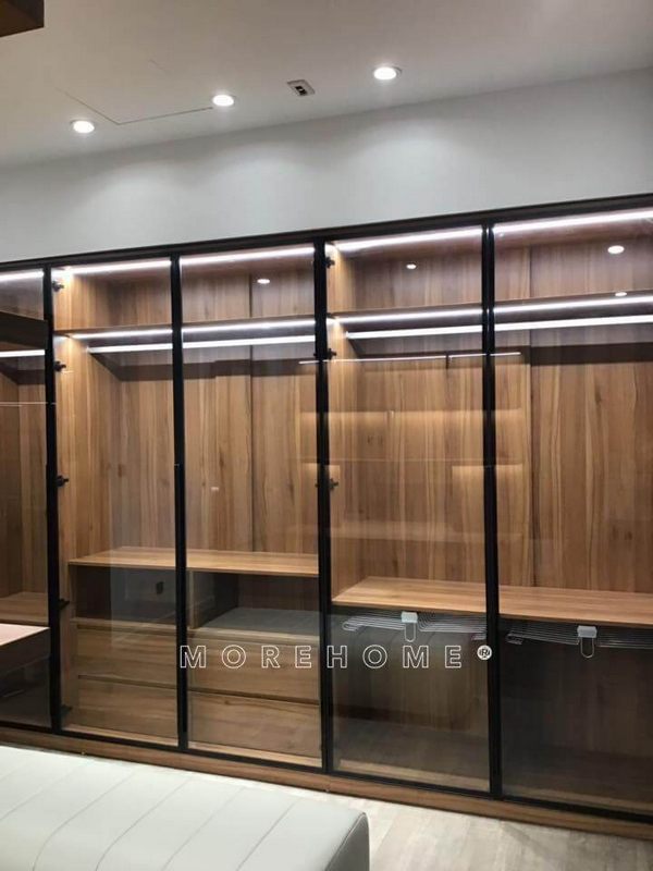 Hình ảnh sản phẩm thi công tủ quần áo gỗ công nghiệp kết hợp kính phong cách hiện đại đẹp tinh tế tại căn hộ Penthouse Skylake Phạm Hùng Hà Nội