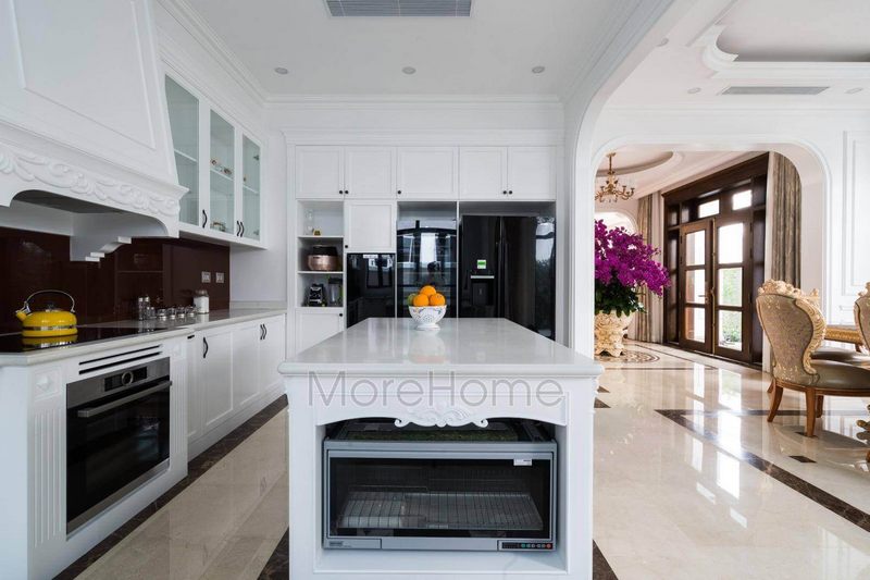 Không gian phòng bếp kết hợp phòng ăn rộng lớn phù hợp với các gia đình nhiều thế hệ cũng như đón tiếp khách tới chơi