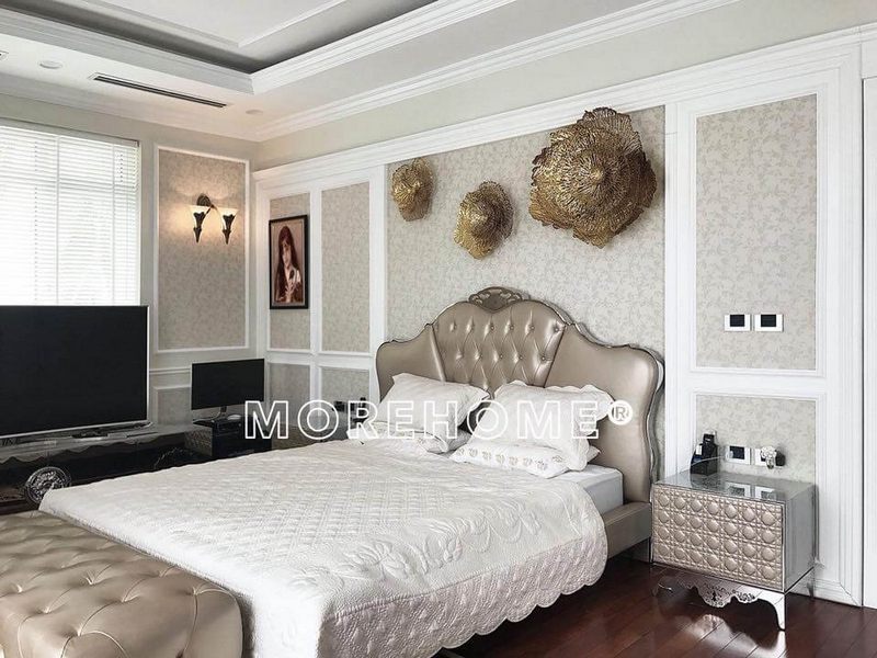Không gian phòng ngủ master lấy tông trắng - nâu làm chủ đạo