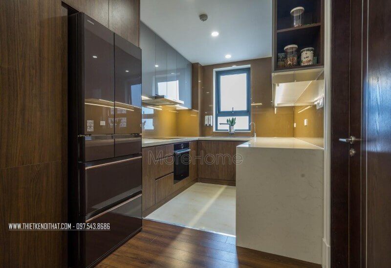 Hệ thống tủ được làm với 2 loại gỗ công nghiệp đó là gỗ MDF và gỗ acrylic bóng gương tạo nên sự sang chảnh và tiện nghi cho căn bếp.
