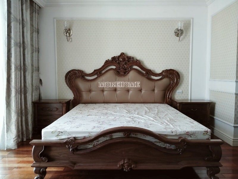 Sản xuất lắp đặt giường gỗ óc chó tân cổ điển cho biệt thự tại Hải Phòng.