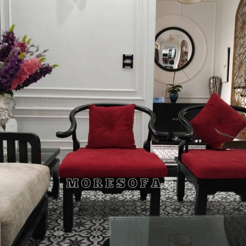 Sản xuất, lắp đặt hoàn thiện Sofa đơn tân cổ điển gỗ tự nhiên bọc nỉ màu đỏ nổi bật cho phòng khách tại chung cư Tây Hồ, Hà Nội