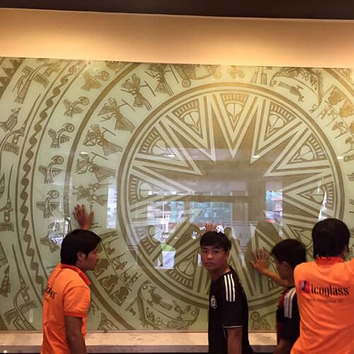 Tranh kính điêu khắc