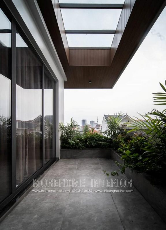 Nghệ An được thi công hoàn thiện không gian xanh cho ban công của nhà biệt thự.